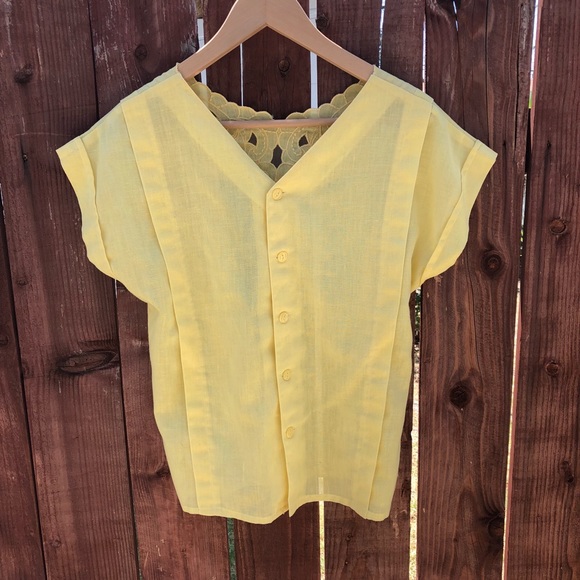 Yellow detailed top 🌵 - Picture 1 of 3